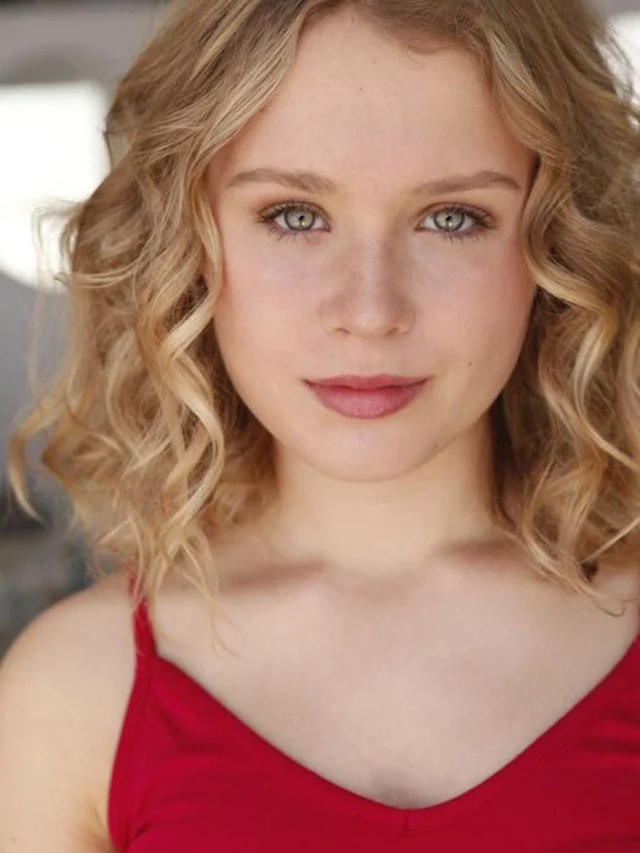 Eliza Scanlenr Cars, House, Net Worth and Salary
